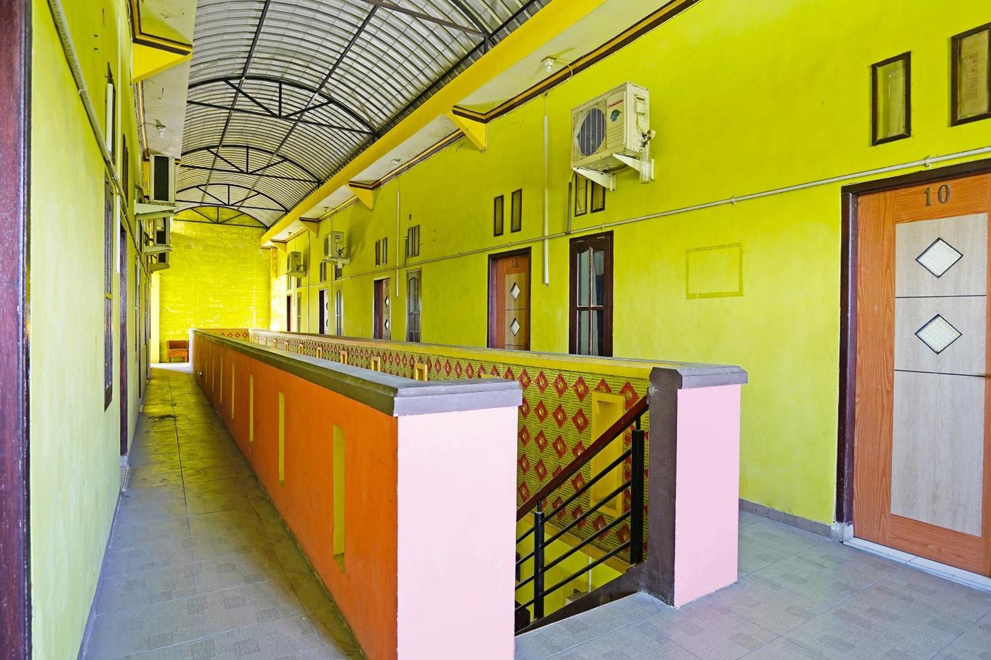 Oyo 91583 D'Cost Green Syariah Surabaya Kültér fotó