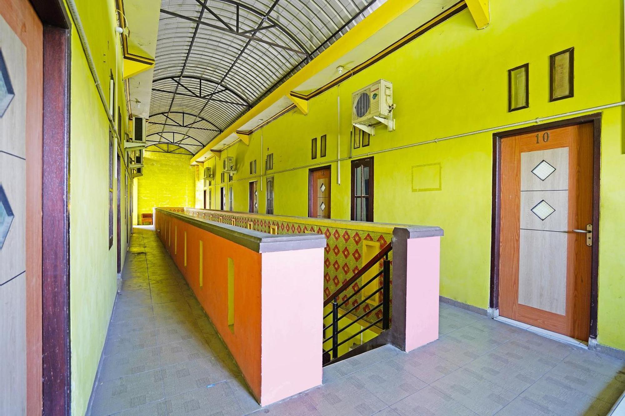 Oyo 91583 D'Cost Green Syariah Surabaya Kültér fotó